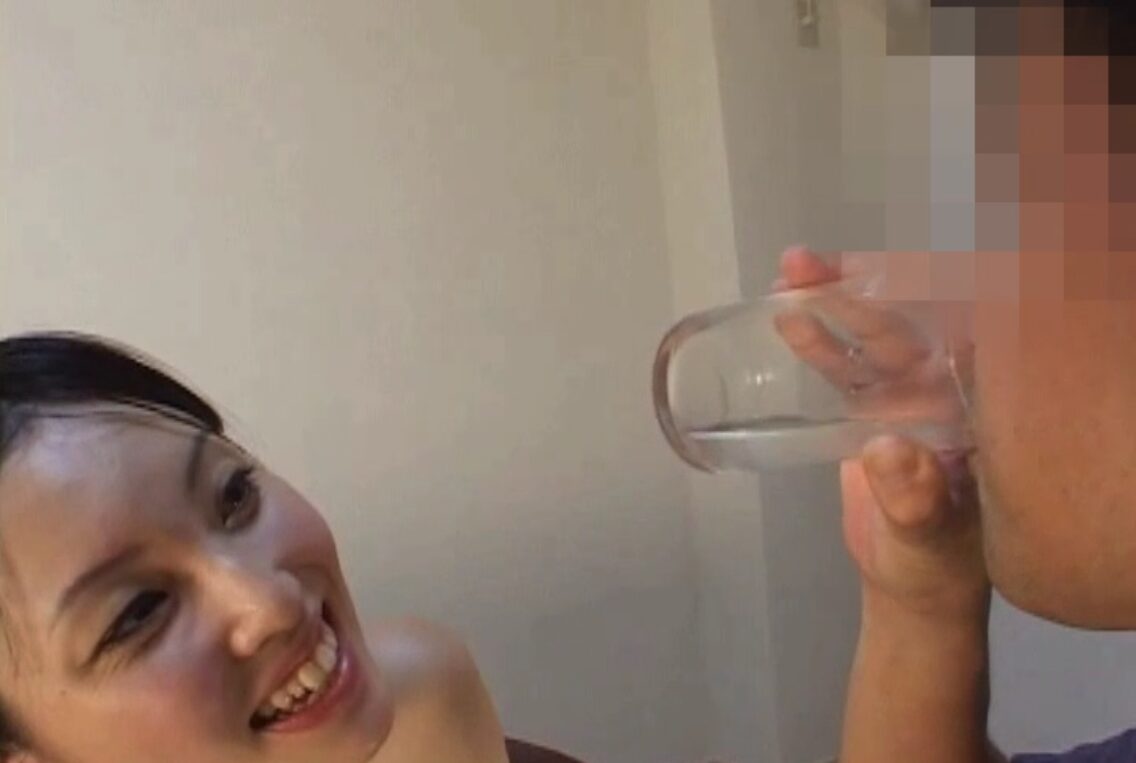 美女の汗を飲む
